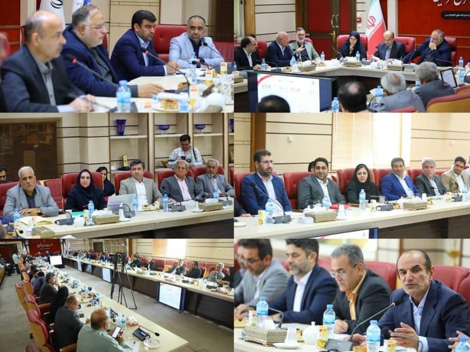 این جلسه به ریاست دکتراعلایی استاندار قزوین وباحضورحاج آقای عبدیان ریاست اتاق بازرگانی ودبیر شورای گفت وگوی استان ،خانم محمدبیگی نماینده مردم قزوین درمجلس شورای اسلامی،رمضانی معاون دادستان عمومی و انقلاب قزوین،رحمانی معاون اموراقتصادی استانداری،اعضای هیات رئیسه و هیات نمایندگان اتاق قزوین، مدیران ارشداقتصادی استان ،نمایندگان بخش خصوصی درشورا ،معاون اجرایی و دبیراجرایی اتاق  درسالن جلسات حوزه استاندار برگزارشد.عکس کمکی شماره2