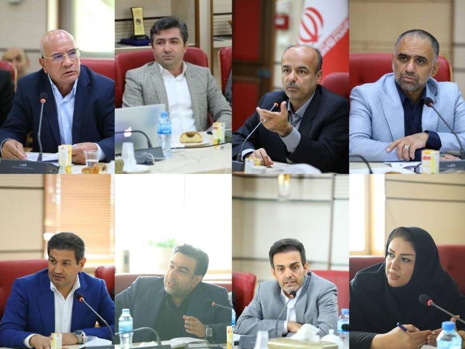 این جلسه به ریاست دکتراعلایی استاندار قزوین وباحضورحاج آقای عبدیان ریاست اتاق بازرگانی ودبیر شورای گفت وگوی استان ،خانم محمدبیگی نماینده مردم قزوین درمجلس شورای اسلامی،رمضانی معاون دادستان عمومی و انقلاب قزوین،رحمانی معاون اموراقتصادی استانداری،اعضای هیات رئیسه و هیات نمایندگان اتاق قزوین، مدیران ارشداقتصادی استان ،نمایندگان بخش خصوصی درشورا ،معاون اجرایی و دبیراجرایی اتاق  درسالن جلسات حوزه استاندار برگزارشد.عکس کمکی شماره3