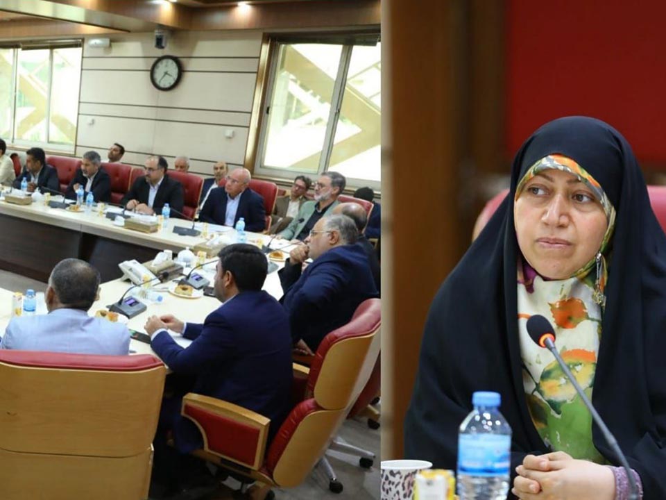 این جلسه به ریاست دکتراعلایی استاندار قزوین وباحضورحاج آقای عبدیان ریاست اتاق بازرگانی ودبیر شورای گفت وگوی استان ،خانم محمدبیگی نماینده مردم قزوین درمجلس شورای اسلامی،رمضانی معاون دادستان عمومی و انقلاب قزوین،رحمانی معاون اموراقتصادی استانداری،اعضای هیات رئیسه و هیات نمایندگان اتاق قزوین، مدیران ارشداقتصادی استان ،نمایندگان بخش خصوصی درشورا ،معاون اجرایی و دبیراجرایی اتاق  درسالن جلسات حوزه استاندار برگزارشد.عکس کمکی شماره4