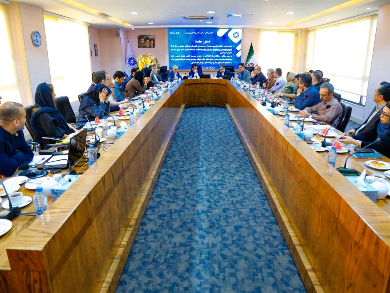 مهندس عبدیان، رئیس اتاق بازرگانی، با تأکید بر ضرورت آمادگی کشور برای شرایط اضطراری و جنگی، خواستار تفویض اختیارات گسترده به دستگاه‌ها و سازمان‌های اجرایی در داخل استان‌ شد تا با حذف جلسات طولانی و بروکراسی‌های اداری، امکان تصمیم‌گیری و اقدام سریع فراهم گردد. عکس کمکی شماره1