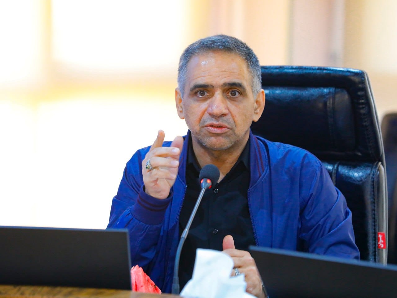 مهندس عبدیان، رئیس اتاق بازرگانی، با تأکید بر ضرورت آمادگی کشور برای شرایط اضطراری و جنگی، خواستار تفویض اختیارات گسترده به دستگاه‌ها و سازمان‌های اجرایی در داخل استان‌ شد تا با حذف جلسات طولانی و بروکراسی‌های اداری، امکان تصمیم‌گیری و اقدام سریع فراهم گردد. عکس کمکی شماره2