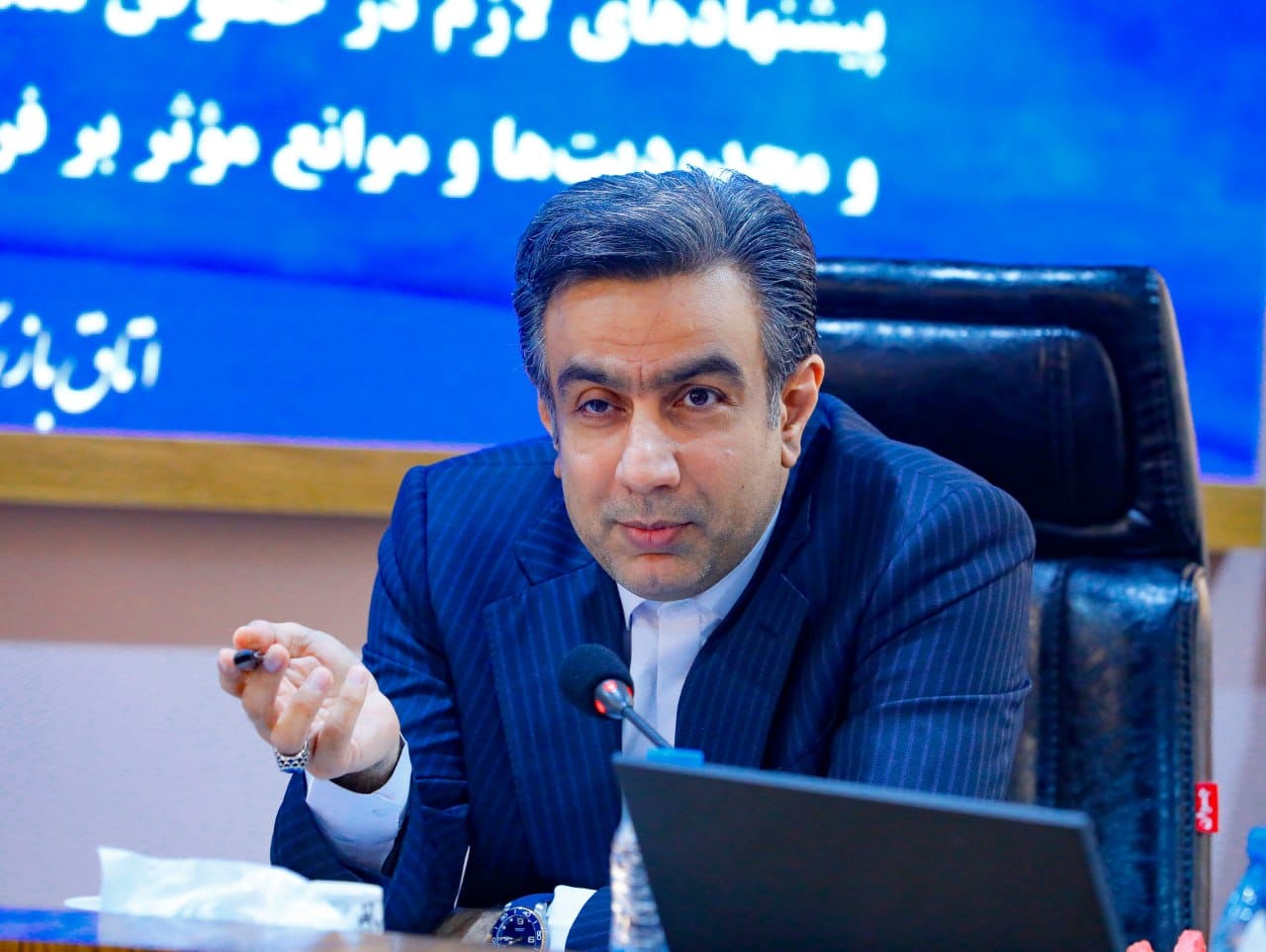 مهندس عبدیان، رئیس اتاق بازرگانی، با تأکید بر ضرورت آمادگی کشور برای شرایط اضطراری و جنگی، خواستار تفویض اختیارات گسترده به دستگاه‌ها و سازمان‌های اجرایی در داخل استان‌ شد تا با حذف جلسات طولانی و بروکراسی‌های اداری، امکان تصمیم‌گیری و اقدام سریع فراهم گردد. عکس کمکی شماره5