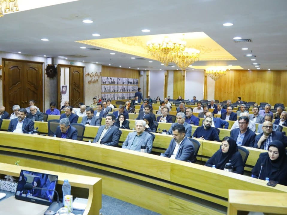 شنبه سی ویکم مرداد ماه، نشست یکصدو بیست وچهارم شورای گفت وگوی دولت وبخش خصوصی استان قزوین به ریاست دکترنوذری استاندار قزوین وباحضور آقایان مهندس عبدیان رئیس اتاق بازرگانی قزوین و دبیر شورای گفت وگو، رحمانی رئیس سازمان مدیریت وبرنامه ریزی استان، اعضای هیات رئیسه، هیات نمایندگان ودبیر اجرایی اتاق،مدیران ارشد اقتصادی استان، نمایندگان بخش خصوصی درشورای گفت وگو و جمعی از اهالی رسانه های استان درسالن وکیل التجار پارلمان بخش خصوصی استان تشکیل شد.عکس کمکی شماره1