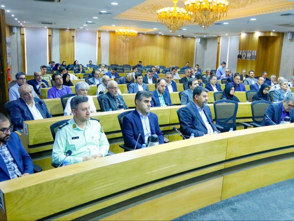 شنبه سی ویکم مرداد ماه، نشست یکصدو بیست وچهارم شورای گفت وگوی دولت وبخش خصوصی استان قزوین به ریاست دکترنوذری استاندار قزوین وباحضور آقایان مهندس عبدیان رئیس اتاق بازرگانی قزوین و دبیر شورای گفت وگو، رحمانی رئیس سازمان مدیریت وبرنامه ریزی استان، اعضای هیات رئیسه، هیات نمایندگان ودبیر اجرایی اتاق،مدیران ارشد اقتصادی استان، نمایندگان بخش خصوصی درشورای گفت وگو و جمعی از اهالی رسانه های استان درسالن وکیل التجار پارلمان بخش خصوصی استان تشکیل شد.عکس کمکی شماره2