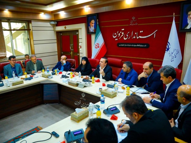 صدمین جلسه شورای گفت وگوی دولت وبخش خصوصی استان برگزارشد. 
شورای گفت وگوی دولت وبخش خصوصی استان قزوین به ایستگاه صدم رسید و بعدازظهرشنبه هفدهم خرداد ماه ، صدمین نشست این جلسه عالی اقتصادی  استان درحوزه بهبودفضای مستمر کسب وکار به ریاست دکترنوذری استاندار قزوین تشکیل شد.
عکس کمکی شماره2