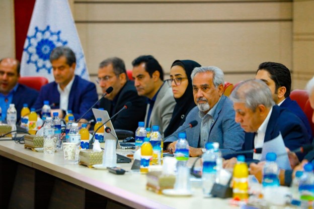 صدمین جلسه شورای گفت وگوی دولت وبخش خصوصی استان برگزارشد. 
شورای گفت وگوی دولت وبخش خصوصی استان قزوین به ایستگاه صدم رسید و بعدازظهرشنبه هفدهم خرداد ماه ، صدمین نشست این جلسه عالی اقتصادی  استان درحوزه بهبودفضای مستمر کسب وکار به ریاست دکترنوذری استاندار قزوین تشکیل شد.
عکس کمکی شماره6