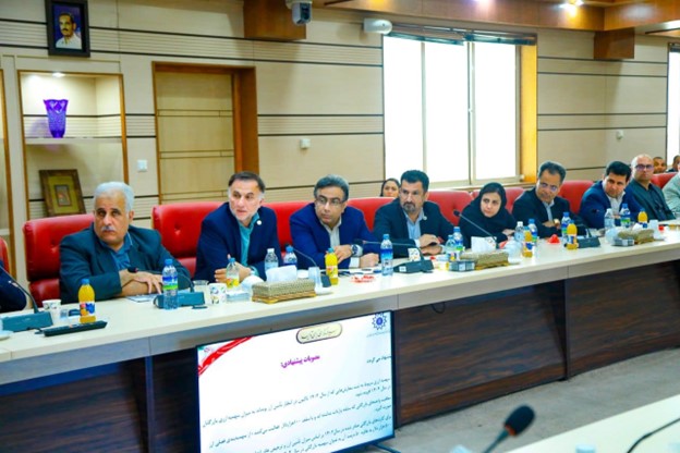 صدمین جلسه شورای گفت وگوی دولت وبخش خصوصی استان برگزارشد. 
شورای گفت وگوی دولت وبخش خصوصی استان قزوین به ایستگاه صدم رسید و بعدازظهرشنبه هفدهم خرداد ماه ، صدمین نشست این جلسه عالی اقتصادی  استان درحوزه بهبودفضای مستمر کسب وکار به ریاست دکترنوذری استاندار قزوین تشکیل شد.
عکس کمکی شماره8