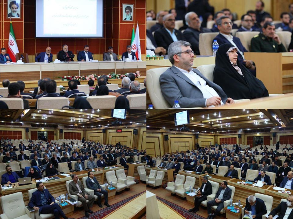 این نشست با حضور آقایان دکتر خاندوزی وزیر اقتصاد و دارایی،دکتر منظور رئیس سازمان امور مالیاتی ایران،فکری رئیس کل سازمان سرمایه گذاری و کمکهای فنی و اقتصادی ایران،دکتر اعلایی استاندار قزوین ،مهندس بخشنده رئیس اتاق بازرگانی قزوین، رحمانی و محمد بیگی از نمایندگان مردم استان در مجلس شورای اسلامی، پیله فروش معاون امور اقتصادی استانداری و مدیران ارشد اقتصادی و نمایندگان بخش خصوصی در شورا برپا شده است.عکس کمکی شماره1