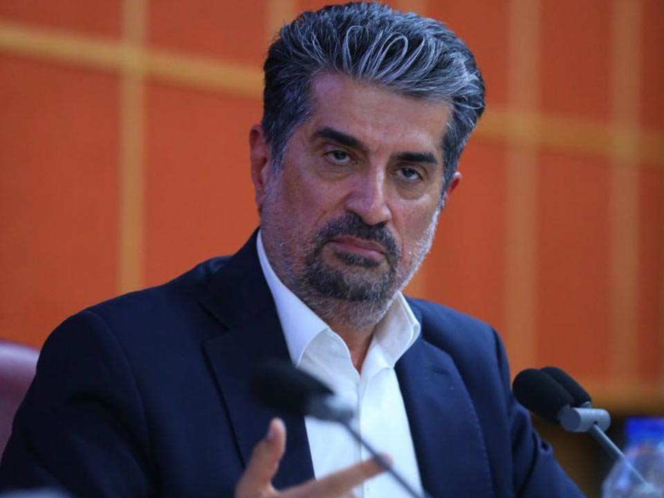 این نشست با حضور آقایان دکتر خاندوزی وزیر اقتصاد و دارایی،دکتر منظور رئیس سازمان امور مالیاتی ایران،فکری رئیس کل سازمان سرمایه گذاری و کمکهای فنی و اقتصادی ایران،دکتر اعلایی استاندار قزوین ،مهندس بخشنده رئیس اتاق بازرگانی قزوین، رحمانی و محمد بیگی از نمایندگان مردم استان در مجلس شورای اسلامی، پیله فروش معاون امور اقتصادی استانداری و مدیران ارشد اقتصادی و نمایندگان بخش خصوصی در شورا برپا شده است.عکس کمکی شماره2