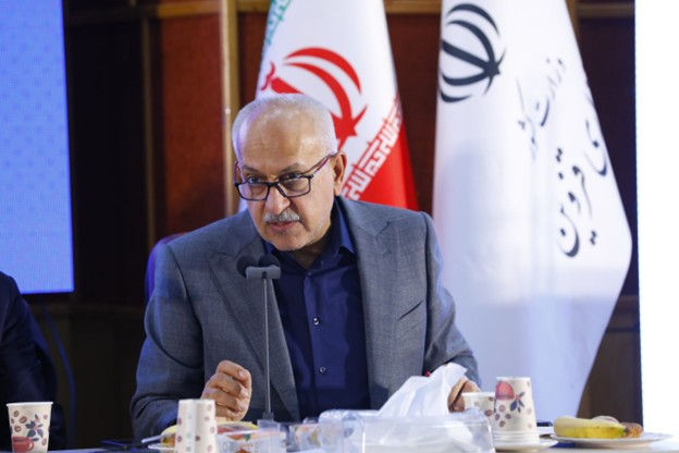 در صدودومین نشست شورای گفت‌وگوی استان قزوین مقرر شد موضوع معافیت مالیاتی واحدهای خدماتی شهرک‌های صنعتی پیگیری و زمینه استفاده صنایع استان از پساب‌ها، فراهم شود.عکس کمکی شماره3