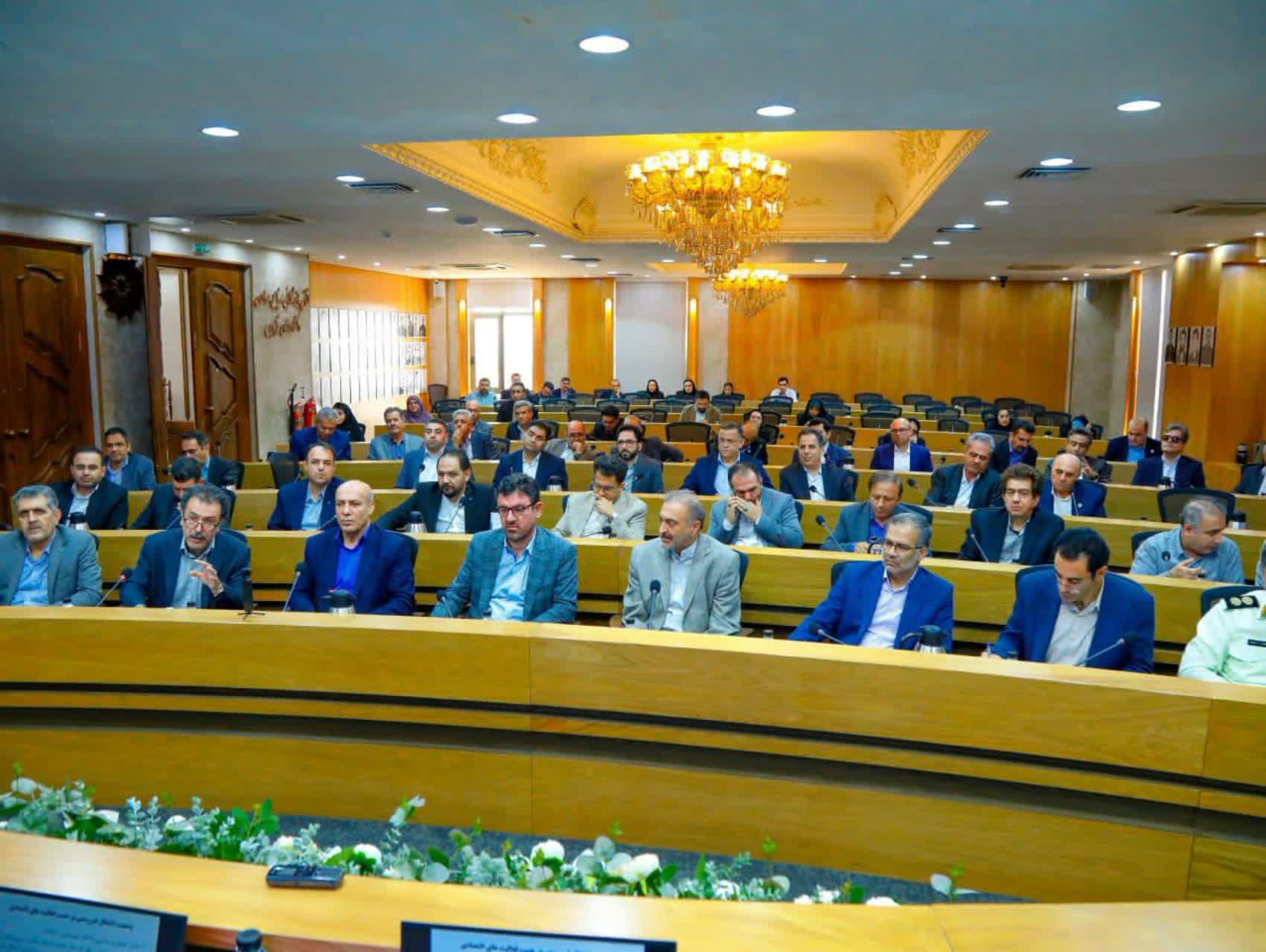 صدوسومین شورای گفت وگوی دولت وبخش خصوصی استان دراتاق بازرگانی قزوین برگزارشد.عکس کمکی شماره4