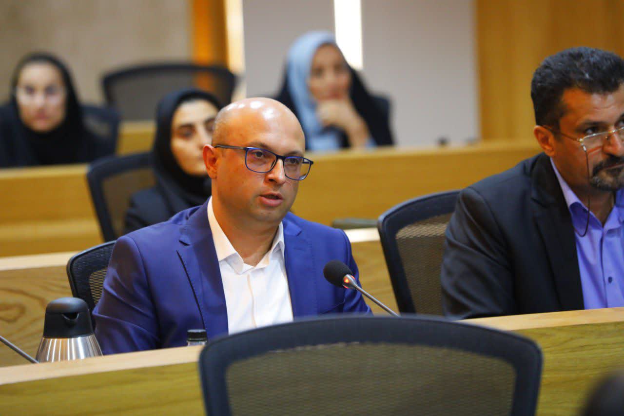 صدوسومین شورای گفت وگوی دولت وبخش خصوصی استان دراتاق بازرگانی قزوین برگزارشد.عکس کمکی شماره8