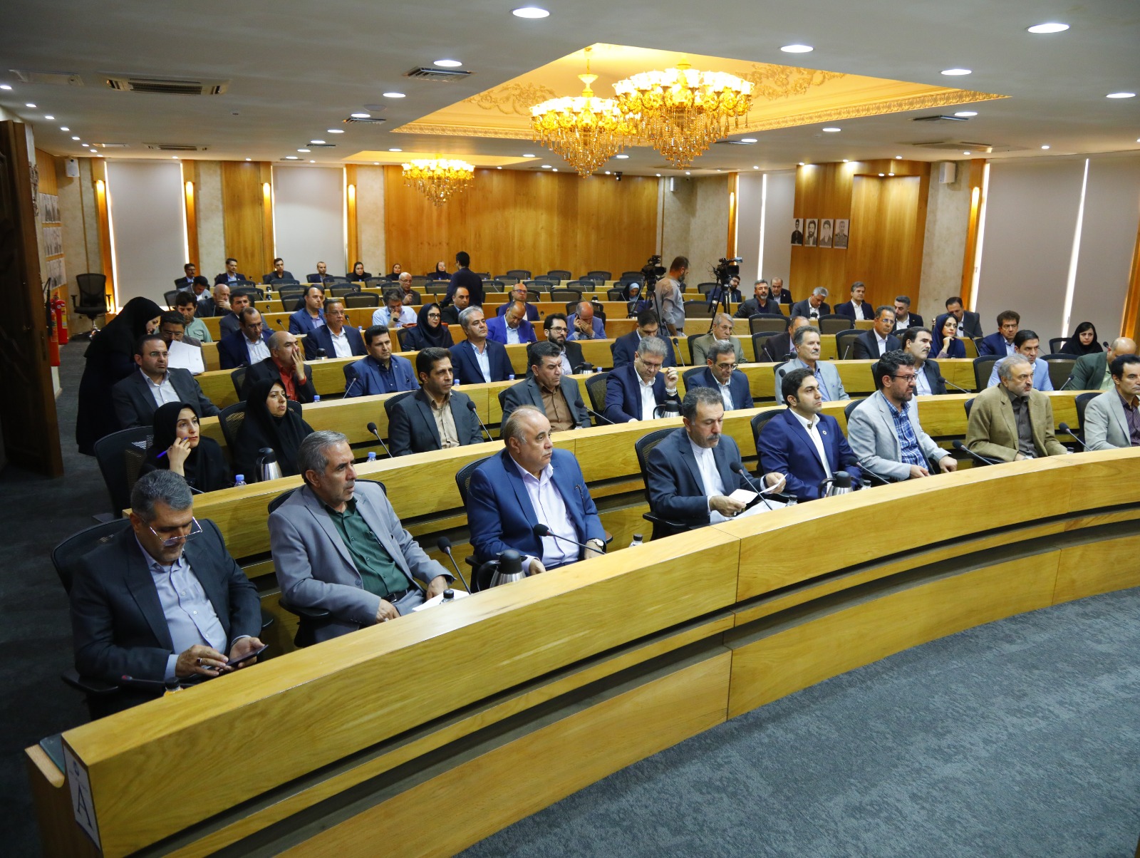 صبح روزشنبه به تاریخ 1404/06/22، نشست صد و چهارم شورای گفت وگوی دولت وبخش خصوصی استان به ریاست دکتر نوذری استاندار قزوین درسالن وکیل التجار اتاق بازرگانی قزوین برگزارشد.عکس کمکی شماره1