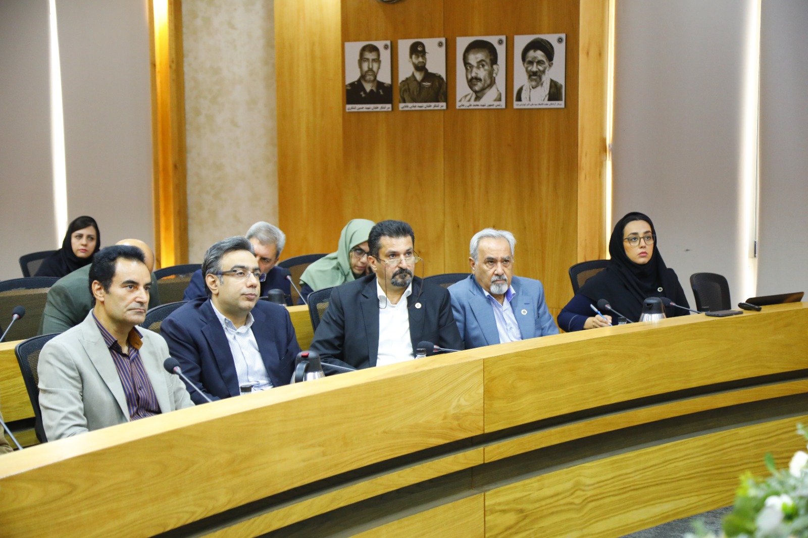 صبح روزشنبه به تاریخ 1404/06/22، نشست صد و چهارم شورای گفت وگوی دولت وبخش خصوصی استان به ریاست دکتر نوذری استاندار قزوین درسالن وکیل التجار اتاق بازرگانی قزوین برگزارشد.عکس کمکی شماره3