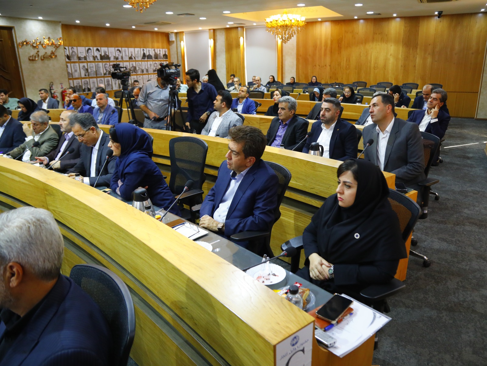 صبح روزشنبه به تاریخ 1404/06/22، نشست صد و چهارم شورای گفت وگوی دولت وبخش خصوصی استان به ریاست دکتر نوذری استاندار قزوین درسالن وکیل التجار اتاق بازرگانی قزوین برگزارشد.عکس کمکی شماره4