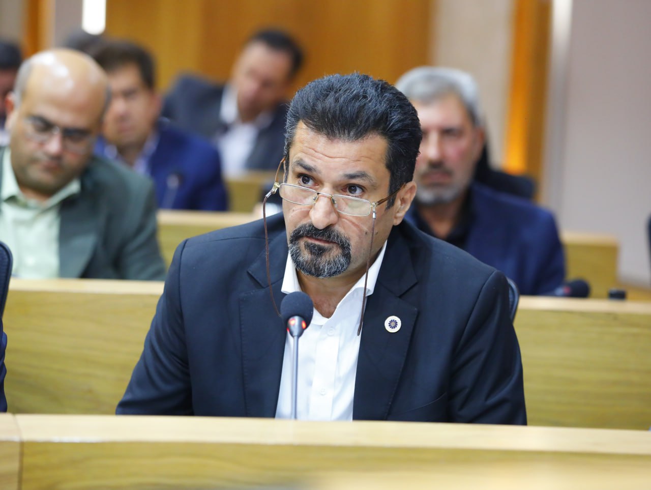 صبح روزشنبه به تاریخ 1404/06/22، نشست صد و چهارم شورای گفت وگوی دولت وبخش خصوصی استان به ریاست دکتر نوذری استاندار قزوین درسالن وکیل التجار اتاق بازرگانی قزوین برگزارشد.عکس کمکی شماره 10