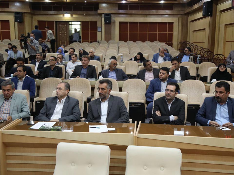 این نشست به ریاست دکتر اعلایی استاندار قزوین و باحضور آقایان مهندس بخشنده رئیس اتاق بازرگانی قزوین، دکترپیله فروش معاون اقتصادی استانداری ،رمضانی  معاون دادستان قزوین،مدیران ارشد اجرایی،یوسف زادگان ،فاروقی و آهنگریان ازاعضای هیات نمایندگان اتاق قزوین،نمایندگان بخش خصوصی  در شورای گفت وگو در سالن اجتماعات استانداری قزوین تشکیل شده است.عکس کمکی شماره1