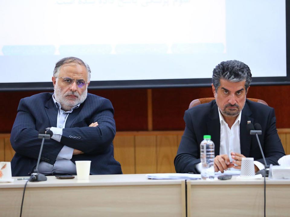 این نشست به ریاست دکتر اعلایی استاندار قزوین و باحضور آقایان مهندس بخشنده رئیس اتاق بازرگانی قزوین، دکترپیله فروش معاون اقتصادی استانداری ،رمضانی  معاون دادستان قزوین،مدیران ارشد اجرایی،یوسف زادگان ،فاروقی و آهنگریان ازاعضای هیات نمایندگان اتاق قزوین،نمایندگان بخش خصوصی  در شورای گفت وگو در سالن اجتماعات استانداری قزوین تشکیل شده است.عکس کمکی شماره3