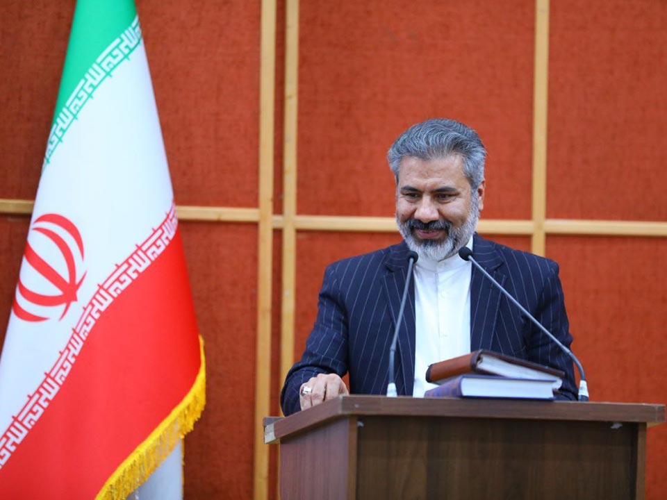 این نشست به ریاست دکتر اعلایی استاندار قزوین و باحضور آقایان مهندس بخشنده رئیس اتاق بازرگانی قزوین، دکترپیله فروش معاون اقتصادی استانداری ،رمضانی  معاون دادستان قزوین،مدیران ارشد اجرایی،یوسف زادگان ،فاروقی و آهنگریان ازاعضای هیات نمایندگان اتاق قزوین،نمایندگان بخش خصوصی  در شورای گفت وگو در سالن اجتماعات استانداری قزوین تشکیل شده است.عکس کمکی شماره5