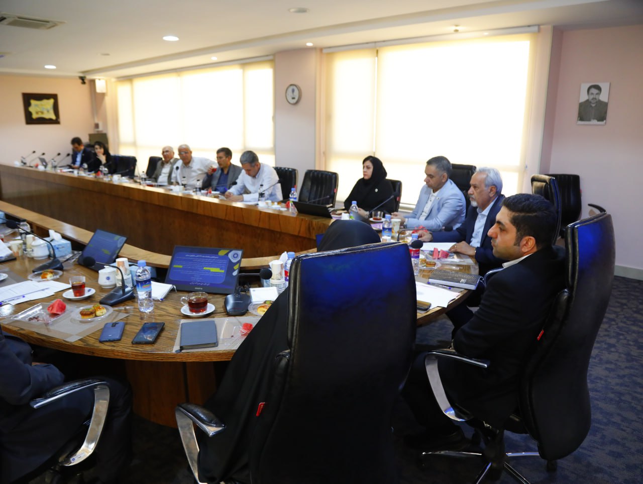 بررسی راهکار اجرای دستورالعمل و بخشنامه ذیل ماده ۱۴۷ قانون مالیات های مستقیم و قبول هزینه کرد های اشخاص حقیقی و حقوقی در حوزه گردشگری با رویکرد توسعه گردشگری ، احیا و مرمت بافت های تاریخی ، بازگشایی و بهره برداری از اماکن تاریخی ، برگزاری رویدادها و آئین های ملی و مذهبیعکس کمکی شماره7