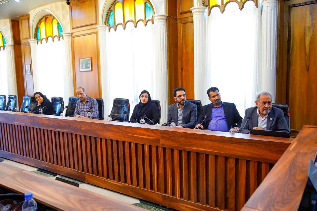 " برنامه توسعه صادرات انگور و کشمش استان قزوین با ارتقا کیفیت از طریق کشاورزی قراردادی "عکس کمکی شماره4