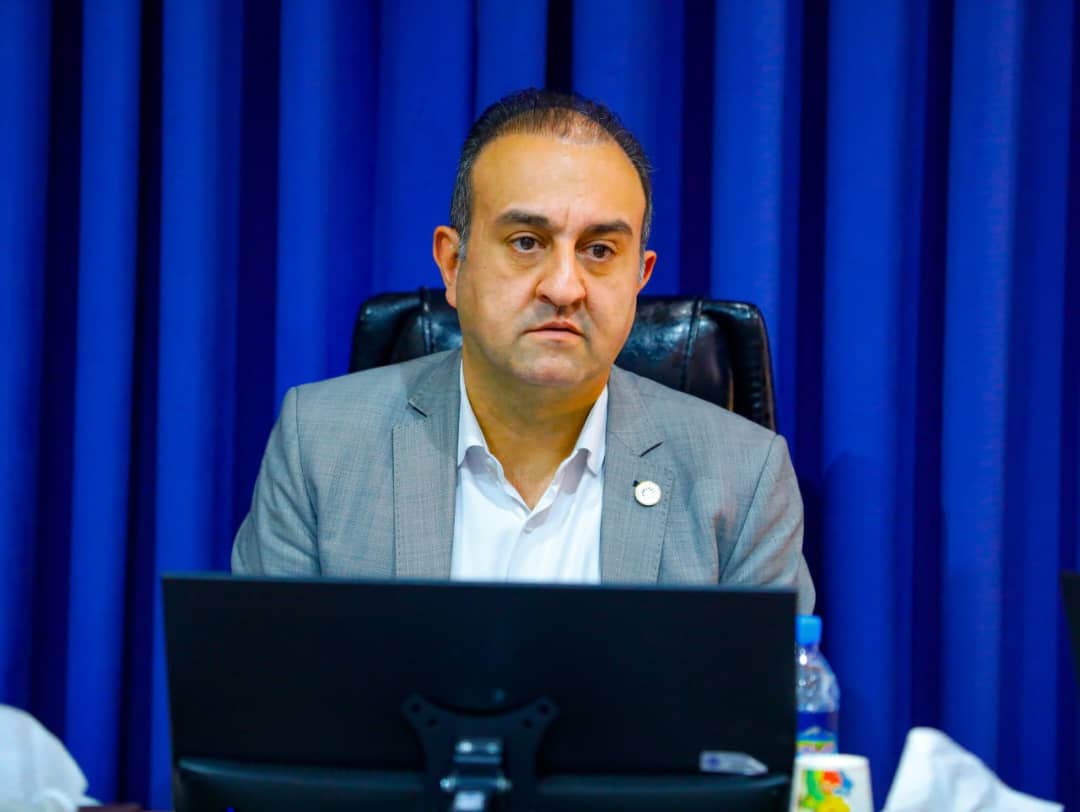 در آغاز این نشست مهندس  بصیری ضمن اشاره به دستور جلسه و تأکید بر نقش جلسات کارشناسی شورای گفت و گوی دولت و بخش خصوصی استان قزوین دربهبودفضای کسب وکار،  ارائه پیشنهادهای  مستند و قابل ارائه برای طرح در صحن اصلی شورا رامورد تأکید قراردادعکس کمکی شماره2