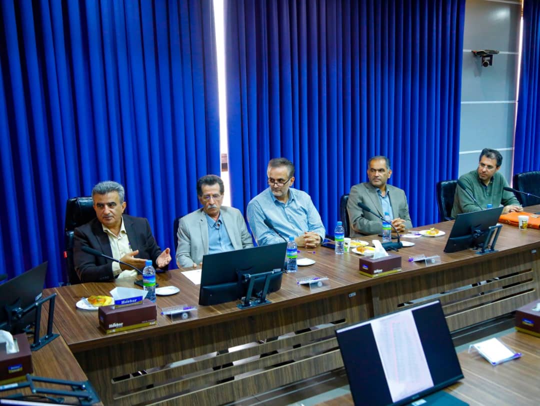 در آغاز این نشست مهندس  بصیری ضمن اشاره به دستور جلسه و تأکید بر نقش جلسات کارشناسی شورای گفت و گوی دولت و بخش خصوصی استان قزوین دربهبودفضای کسب وکار،  ارائه پیشنهادهای  مستند و قابل ارائه برای طرح در صحن اصلی شورا رامورد تأکید قراردادعکس کمکی شماره4