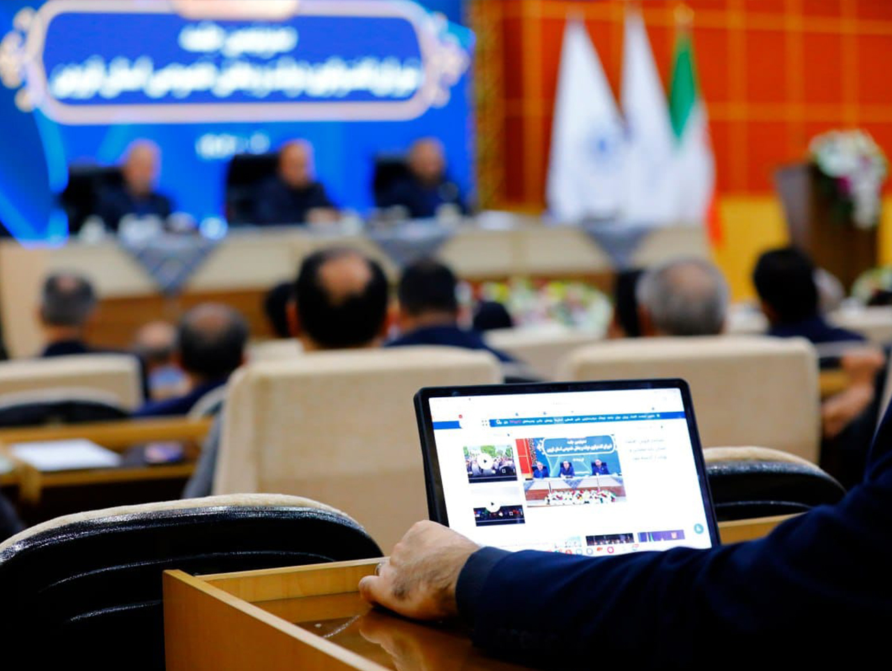 دو روز پس از سفردکترپزشکیان ریاست جمهور به استان قزوین واختصاص بودجه ای معادل ۱۴۵همت( هزارمیلیارد تومان)به پروژه های کلان اقتصادی فرهنگی واجتماعی ، شورای گفت وگوی دولت وبخش خصوصی استان تشکیل جلسه دادعکس کمکی شماره4