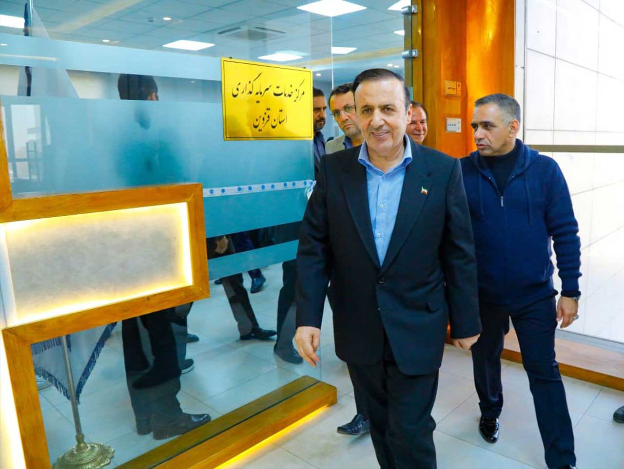 استاندار قزوین در صدویکمین شورای گفت و‌گوی دولت و بخش خصوصی استان :
مسئول ومتولی دیپلماسی اقتصادی استان، اتاق بازرگانی قزوین است.
عکس کمکی شماره 10