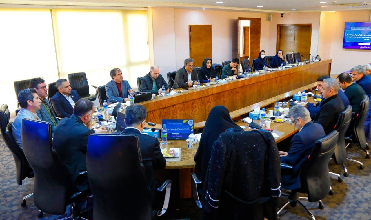 جلسه کارشناسی شورای گفت و گوی دولت و بخش خصوصی استان  به ریاست آقای دکتر  اله وردی ها رئیس کمیسیون انرژی و فرآورده های نفتی اتاق بازرگانی قزوین و با حضور آقایان مهندس عبدیان رئیس اتاق بازرگانی قزوین  ، مهندس پازوکی نماینده هیات رئیسه در  ...عکس کمکی شماره2