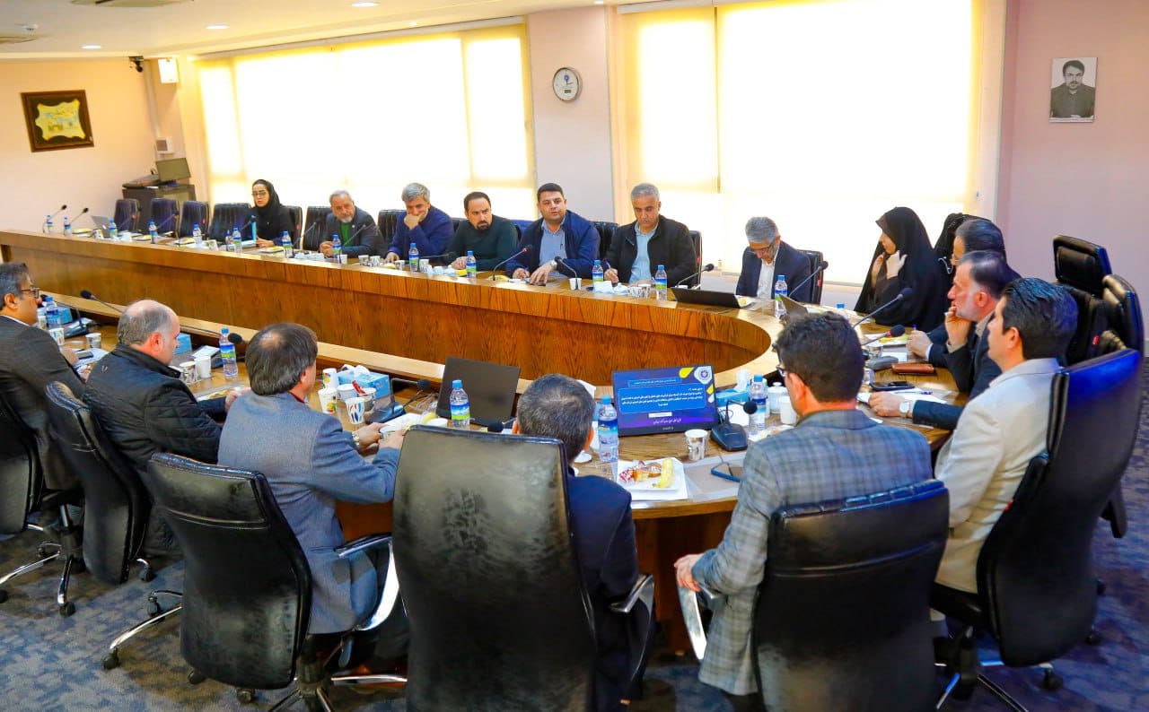 جلسه کارشناسی شورای گفت و گوی دولت و بخش خصوصی استان  به ریاست آقای دکتر  اله وردی ها رئیس کمیسیون انرژی و فرآورده های نفتی اتاق بازرگانی قزوین و با حضور آقایان مهندس عبدیان رئیس اتاق بازرگانی قزوین  ، مهندس پازوکی نماینده هیات رئیسه در  ...عکس کمکی شماره3