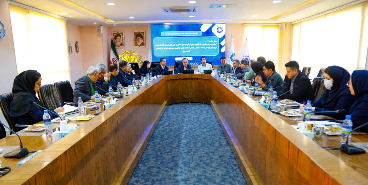 جلسه کارشناسی شورای گفت و گوی دولت و بخش خصوصی استان  به ریاست آقای دکتر  اله وردی ها رئیس کمیسیون انرژی و فرآورده های نفتی اتاق بازرگانی قزوین و با حضور آقایان مهندس عبدیان رئیس اتاق بازرگانی قزوین  ، مهندس پازوکی نماینده هیات رئیسه در  ...عکس کمکی شماره4