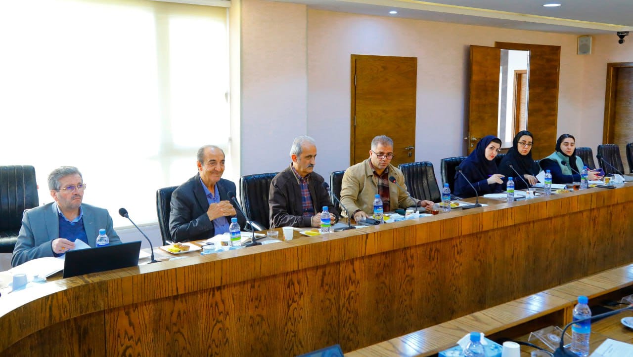 جلسه کارشناسی شورای گفت و گوی دولت و بخش خصوصی استان  به ریاست مهندس بصیری  رئیس کمیسیون اقتصادی و حقوقی اتاق بازرگانی قزوین و با حضور خانم برومند دبیر اجرایی اتاق بازرگانی قزوین ، آقای قاسمی نایب رئیس  کمیسیون اقتصادی و حقوقی اتاق بازرگانی قزوین و نمایندگان دستگاه‌های مرتبط و مشاورین حوزه امور مالیاتی استان قزوین برگزارشد.عکس کمکی شماره4