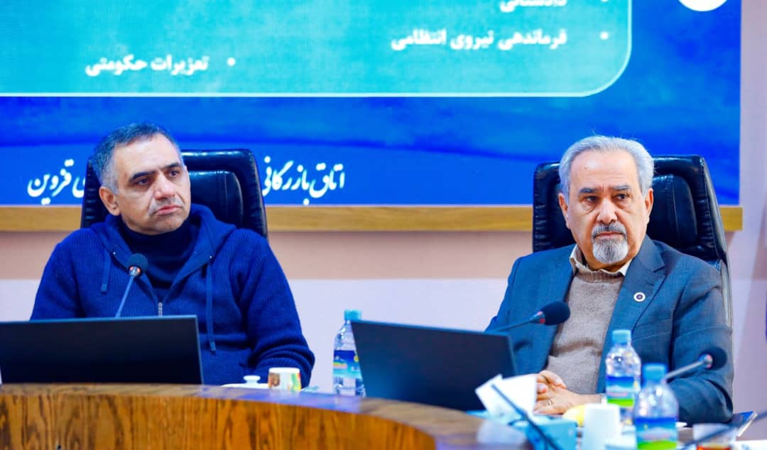 دراین جلسه مهندس عبدیان ریاست محترم اتاق بازرگانی قزوین  در خصوص تعیین تکلیف پارکینگ‌های فاقد مجوز اظهار داشت:  مشکل تولی گری پارکینگ ها مدت زیادی است که  مورد بحث  قراردارد و با توجه به نزدیکی به ایام عید نوروز و نیاز شهری و احتمال بروز مشکلات ترافیکی و نارضایتی شهروندان و گردشگران، به  نظر می رسد یکی ازضروریات ، ساماندهی وضعیت  پارکینگ هادرشرایط موجوداست.عکس کمکی شماره1