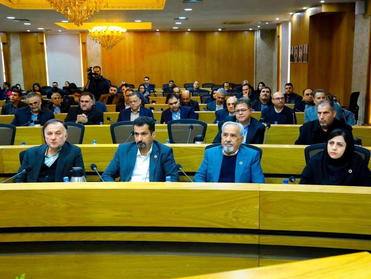 تصویب دومصوبه ساماندهی و نظارت بر فعالیت پارکینگ های عمومی و اجرایی شدن بیمه تضمین کیفیت ساختمانعکس کمکی شماره3
