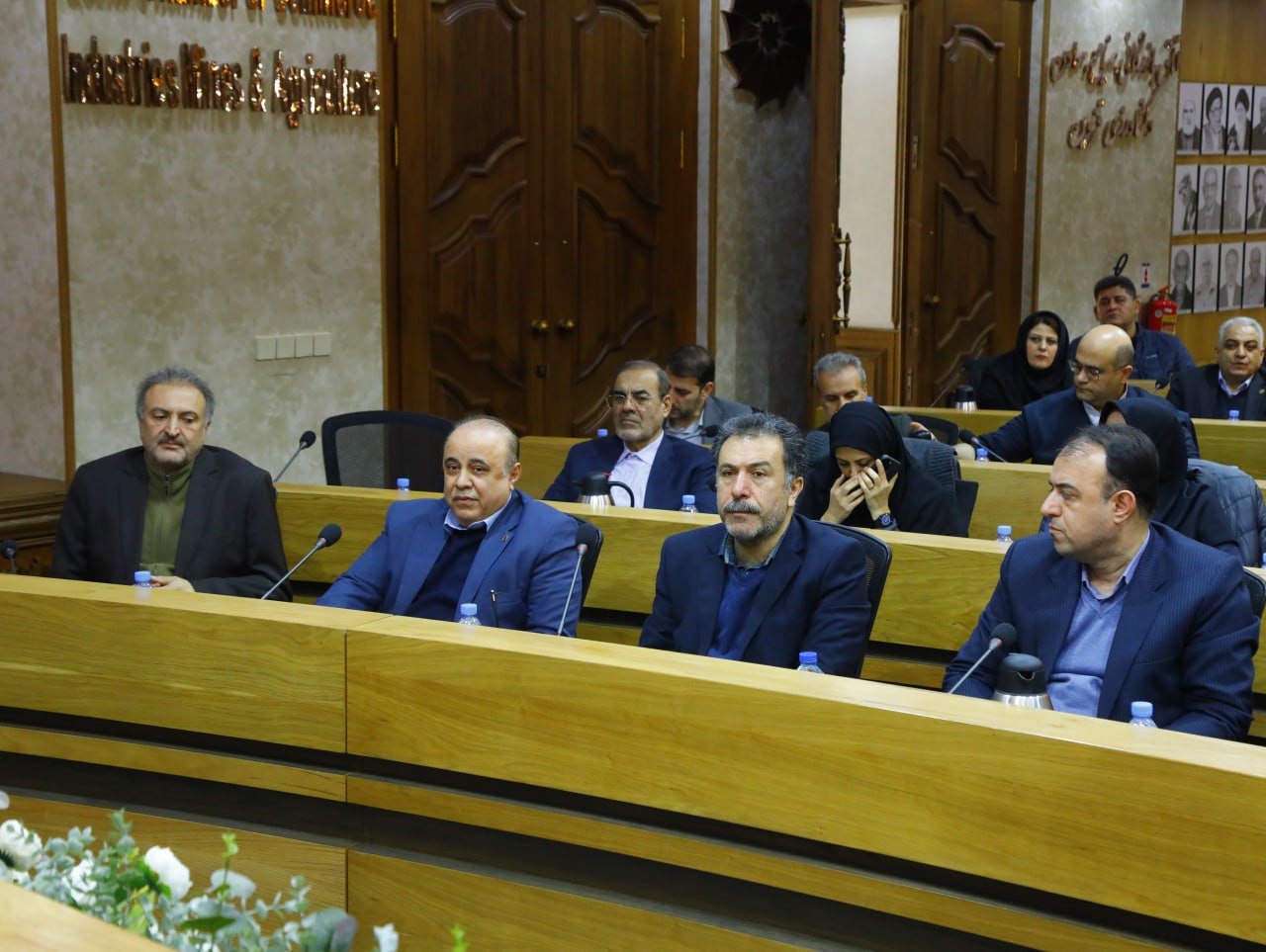 تصویب دومصوبه ساماندهی و نظارت بر فعالیت پارکینگ های عمومی و اجرایی شدن بیمه تضمین کیفیت ساختمانعکس کمکی شماره5