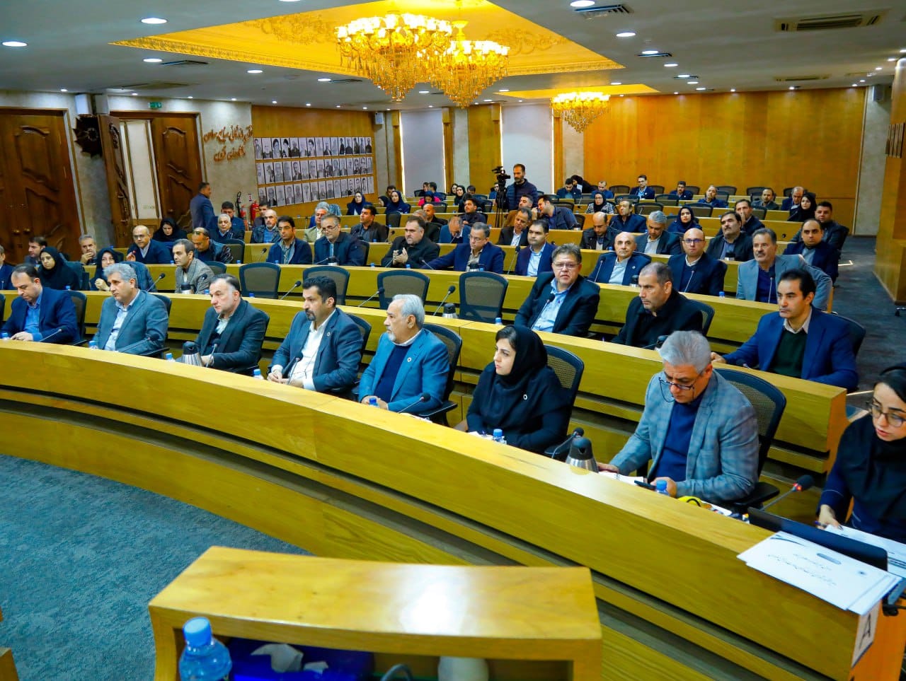 تصویب دومصوبه ساماندهی و نظارت بر فعالیت پارکینگ های عمومی و اجرایی شدن بیمه تضمین کیفیت ساختمانعکس کمکی شماره7