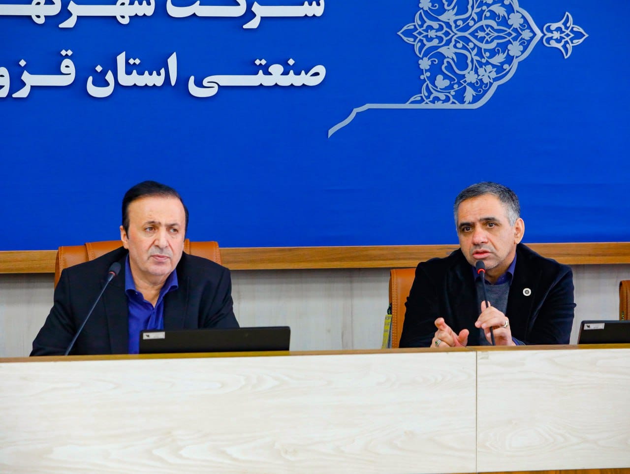 مهندس عبدیان ضمن عرض تسلیت به مناسب شهادت مقام معظم رهبری (ره) شماری ازفرماندهان ارشد نظامی ومردم شریف کشور واستان به ویژه دانش آموزان معصوم میناب  و تبریک انتخاب آیت الله سید مجتبی خامنه ای توسط مجلس خبرگان به عنوان رهبر سوم انقلاب اسلامی و با اعلام حمایت همه‌ جانبه فعالان اقتصادی از رزمندگان جبهه مقاومت، اظهارداشت: فعالان بخش خصوصی در این روزها تمام اموال و دارایی خودشان را برای دفاع از میهن اسلامی  در مقابل تجاوز رژیم صهیونیستی و آمریکایی فدا می‌کنند.عکس کمکی شماره5